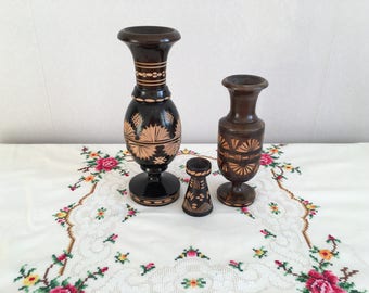 Conjunto vintage de 2 jarrones de madera y un candelabro de madera - decoración del hogar marrón lacado pulido - Decoración interior rústica tallada a mano