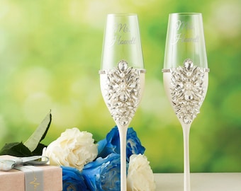 Silver wedding flutes, cutting set with pearls, Personalized Cake knife and cutter, Engraved serving knives, party glasses