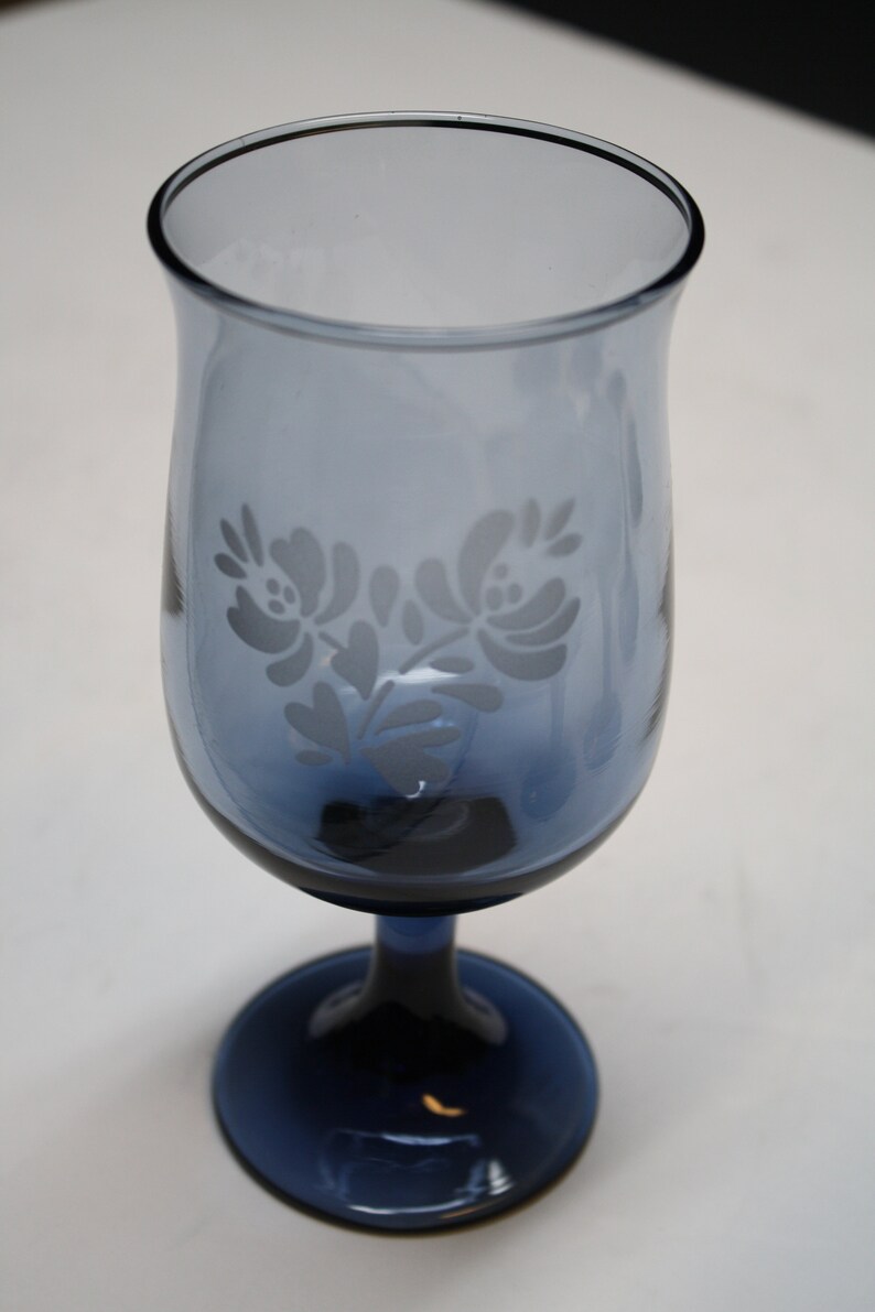 Pfaltzgraff /'Yorktowne/' Glass Footed Stemware