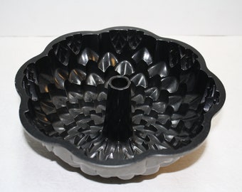 Nordic Ware 'Chrysanthemum' Designed 10 Cup Bundt Pan