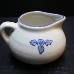 Pfaltzgraff Yorktowne Pattern Gravy Bowl