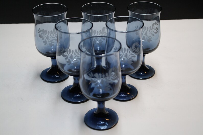 Pfaltzgraff /'Yorktowne/' Glass Footed Stemware