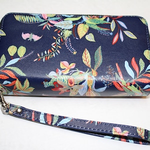 Wristlet w/Birds, Leaves and Bats Design on Navy Background