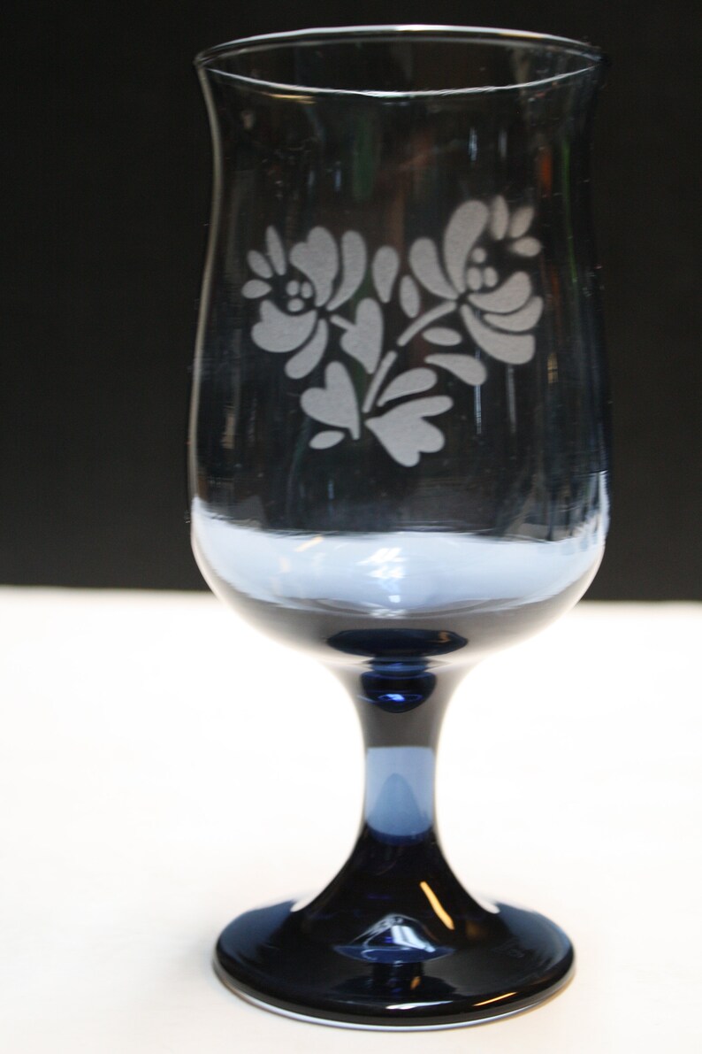 Pfaltzgraff /'Yorktowne/' Glass Footed Stemware