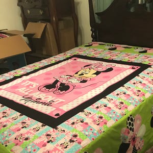 Minnie Mouse Daisey Queen Size Quilt