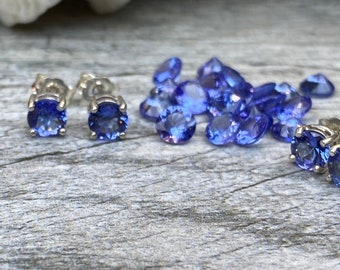 5mm タンザナイト スターリングシルバー スタッドピアス - 12月の