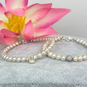 Pearls beaded bracelet, gift for mom, anniversary gift, everyday bracelet, fashion layering bracelet, gift for her, birthday gift, gift idea