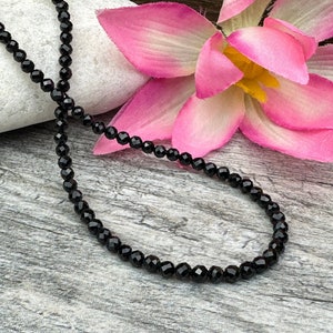 Collana girocollo con perline di spinello nero da 4 mm, pietre preziose nere naturali di forma rotonda, collana di moda, regalo di vacanze, collana unisex, regalo per lei