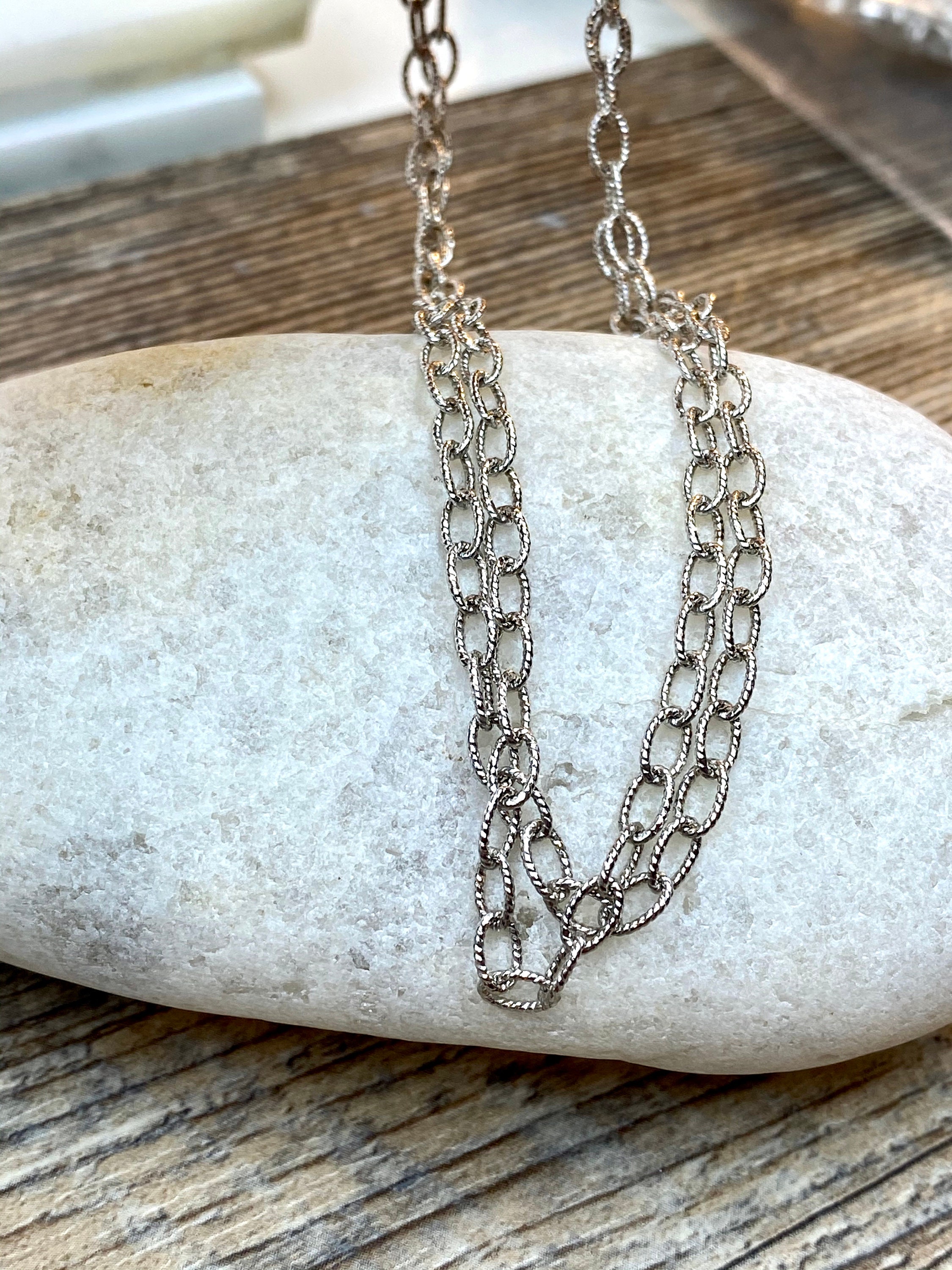 ネックレス・ペンダント Everyday Silver Necklace 2 Small 2 Feathers Necklace. Sterling Silver Feather Necklace
