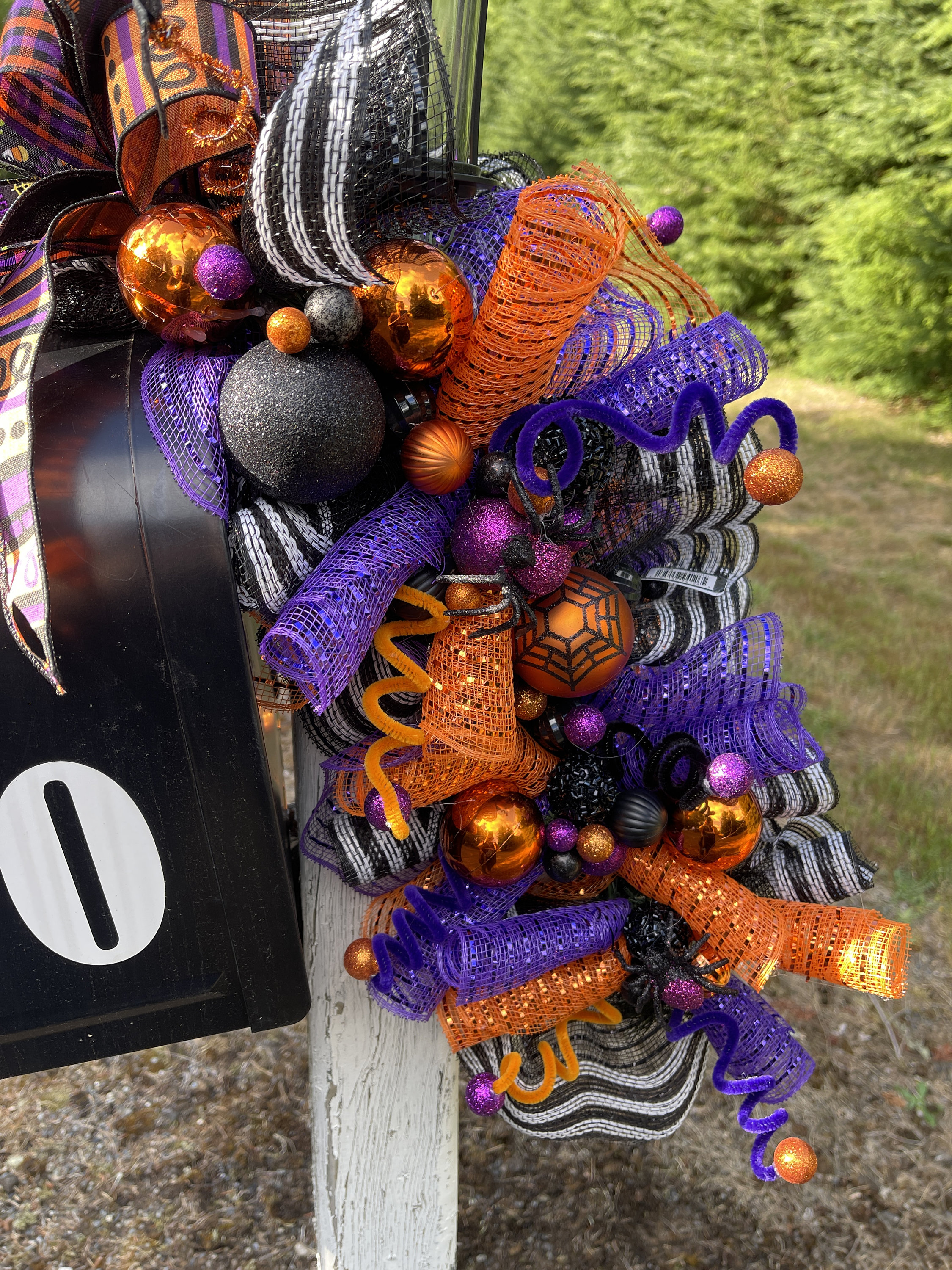 Halloween Mailbox Swag, Seasonal Fence Decoration, Spooky Mantle