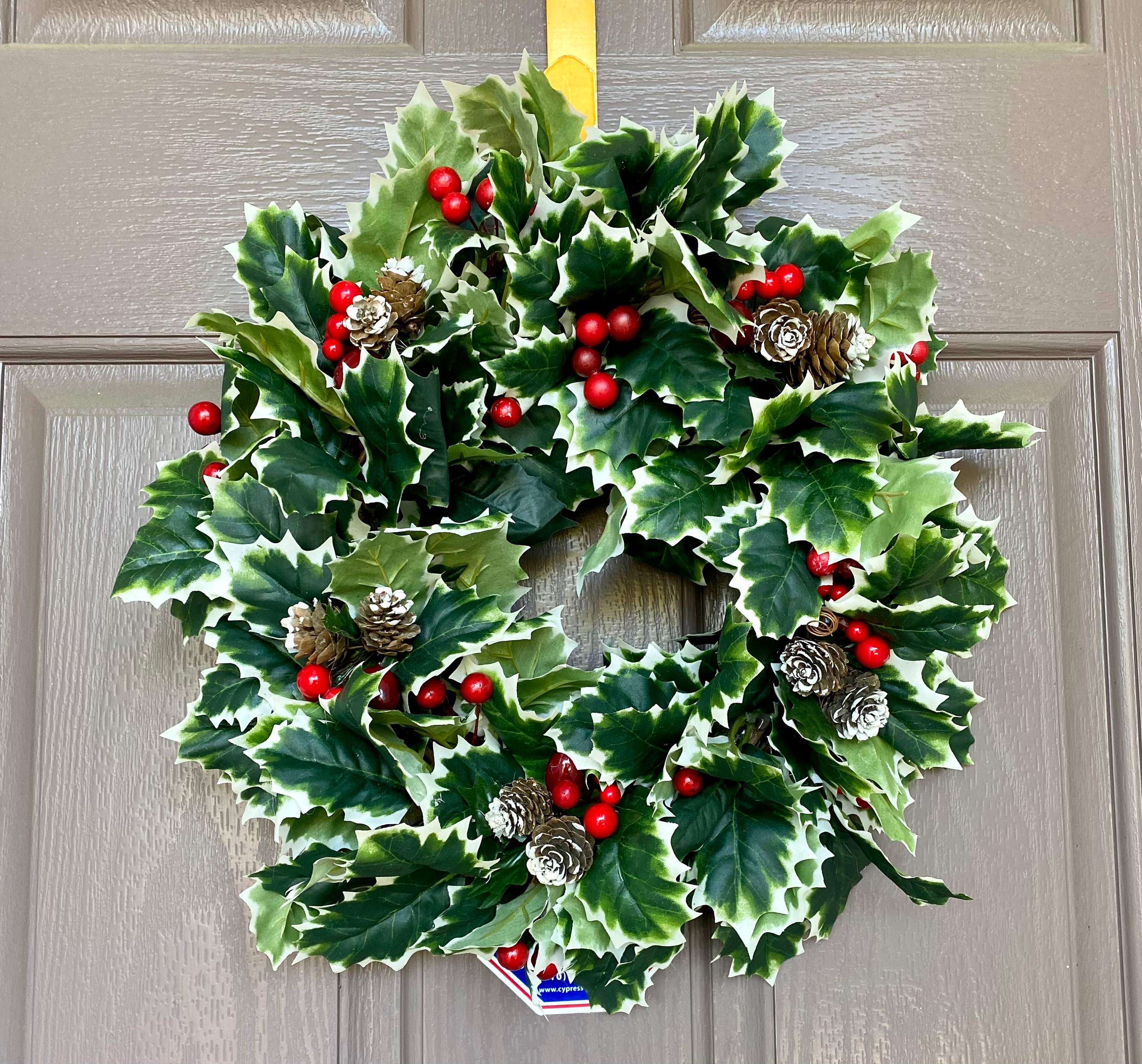 Holly Wreath/ Christmas Holly Wreath With Berries and Pinecones/winter  Greenery Wreath/red Green Xmas Door Decor 
