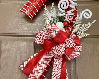 Christmas wreath /Candy cane wreath/ Red & white candy cane wreath/  holiday decor/ Xmas door decor/ Candy cane decor