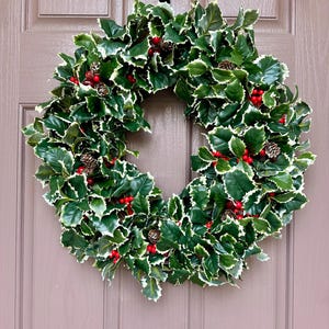 Holly wreath/ Christmas holly wreath with berries and pinecones/winter greenery wreath/Red green Xmas door decor