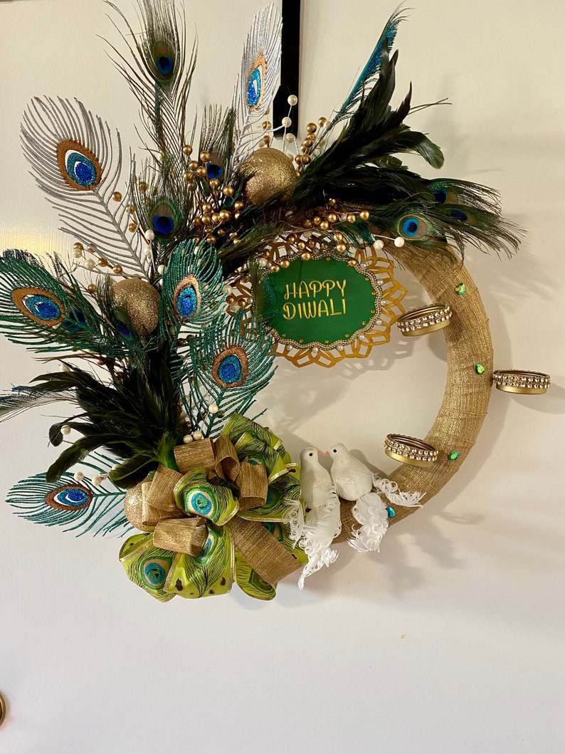 Peacock Feather Wreath with Votive Holders: Diwali Christmas Decor bild 3