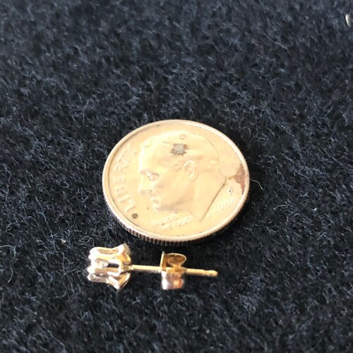 1-14kt Yellow Gold Diamond Earring shops