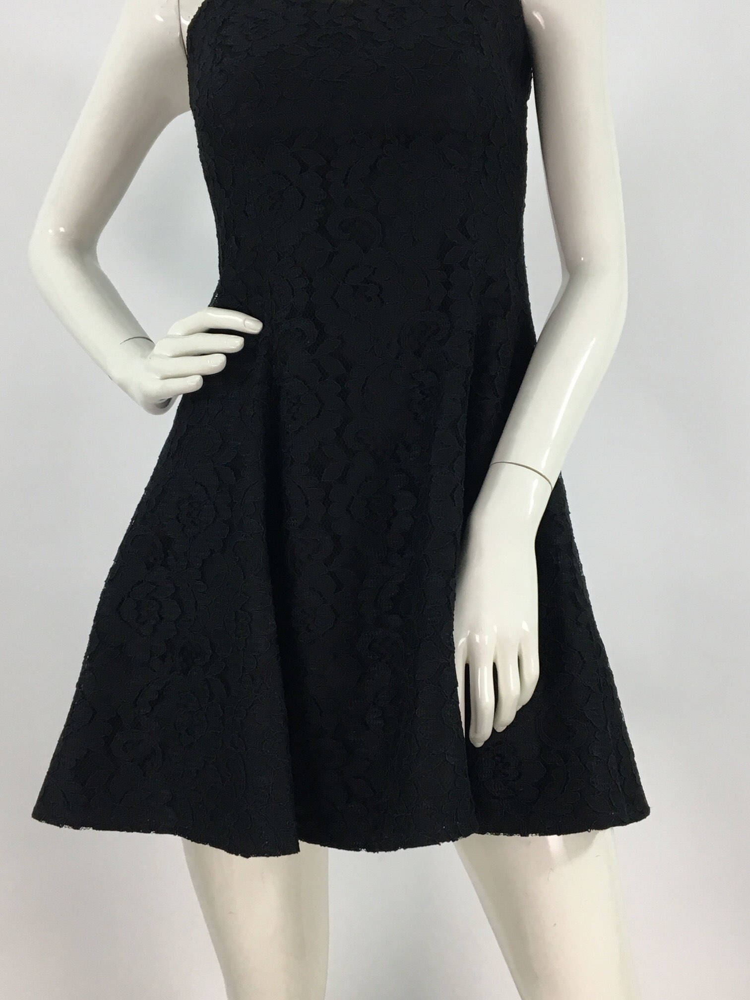Le chateau clearance black lace dress