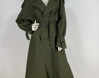trenchcoat green