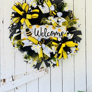 Summer bee Wreath for front door, summer wreath for front door, spring wreath, front door decor, home decor, bee decor, welcome wreath