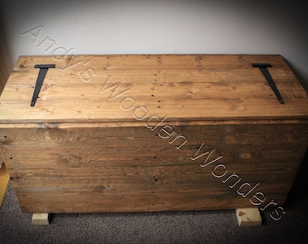 Storage/Blanket Box, Trunk, Hand-made, Reclaimed wood, Rustic, Bespoke. Made-to-Order.
