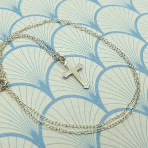 Vintage 925 Sterling Silver Small Cross Pendant Necklace