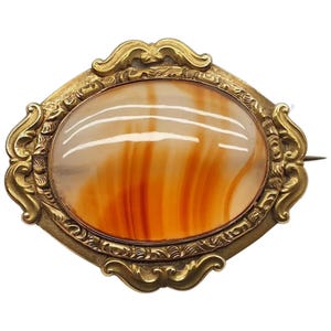 Antique Georgian (Circa 1800) Large Pinchbeck Gold and Scottish Fire Agate Cabochon Brooch with Box