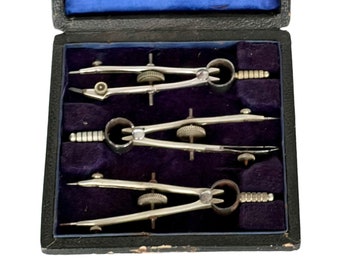 Set of three dividers in leather case