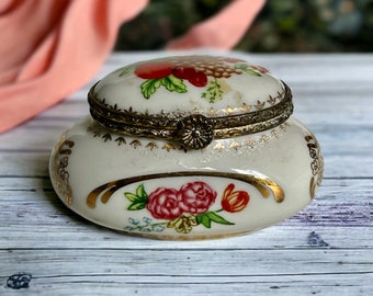 Porcelain pill box with hand painted decoration