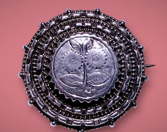 Little Victorian brooch made in silver