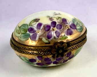 Dubarry Limoges Pill Box, Hand Painted Violets