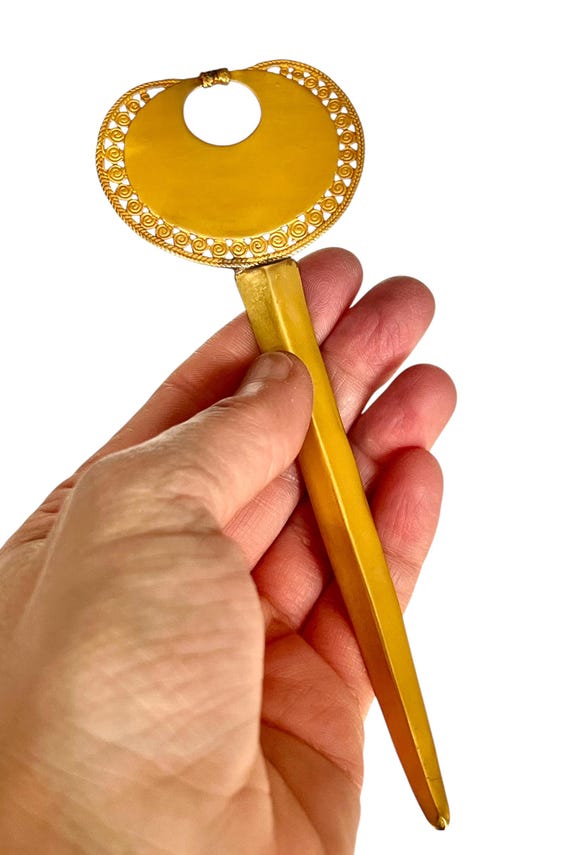 金メッキブロンズ製の、魅力的なプレ・コロンビア様式の 