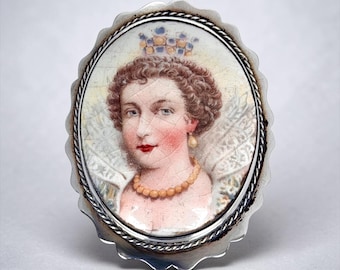 Antique Silver Porcelain Portrait de Merie de Médicis Brooch