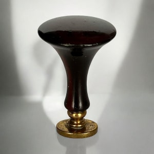 Vintage lakzegel met de letter 'F' gegraveerd