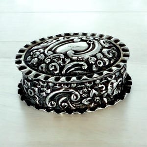 Victorian Sterling silver pill box, 1897
