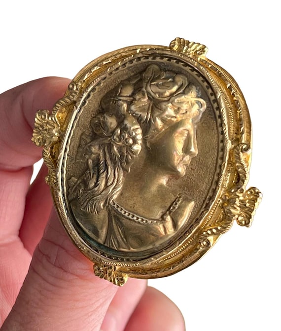 Broche Ancienne En Bronze Doré - Forme Libre Et Unique - Occasion Excellent État