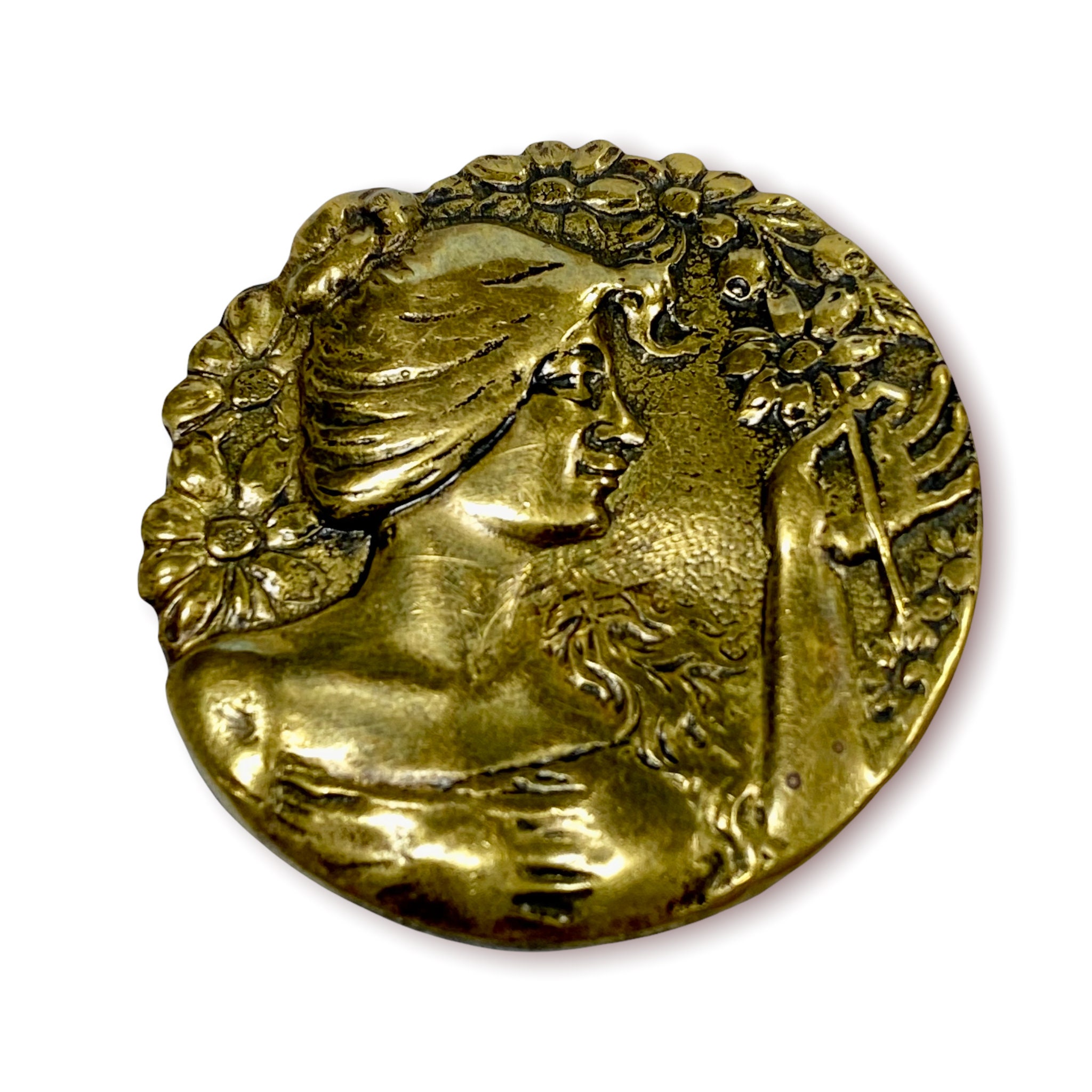 Art 2024 nouveau brooch