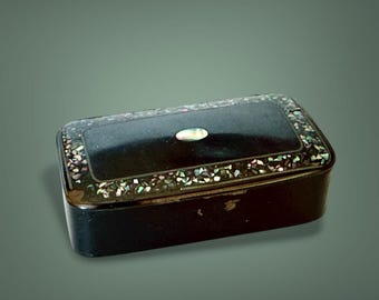 Victorian Snuff Box made in papier maché