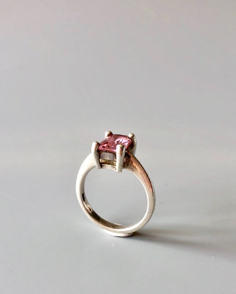 Lovely pink and silver solitaire ring