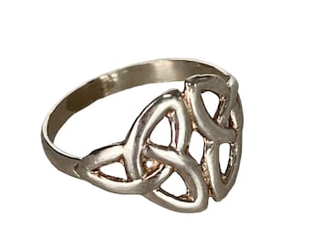 Sterling silver ring with Celtic knot