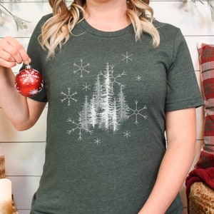 Snowflakes & Pine Tree Shirt ǀ Holiday Winter Tee ǀ Minimalist Nature T-shirt ǀ Snow Shirt