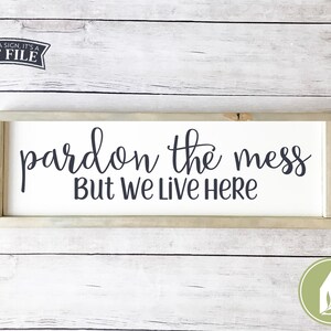 SVG DATEIEN, Pardon the Mess But We Live Here svg, Kinder svg, lustige Familie svg, Schneidedateien, Bauernhaus svg, kommerzielle Nutzung, Instant Download
