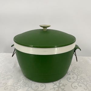Sunburst Thermo-Ware Green & White Insulated Casserole Dish With Lid