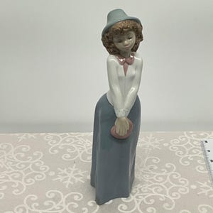 Nao By Lladro Porcelain Figurine Girl With Hat & Pink Fan Made In Spain 1981