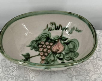 Tigela oval de cerâmica pintada à mão John Taylor Harvest com motivo de frutas verdes, 33 cm (13 polegadas)