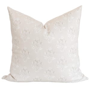 Vintage Floral Pillow Cover • 20x20 Pillow • Designer Pillow Cover • Floral Pillow • 18x18 • Decorative Throw Pillows || Holland