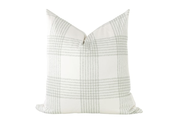 Green Plaid Christmas Pillow Cover: Traditional Holiday Decor