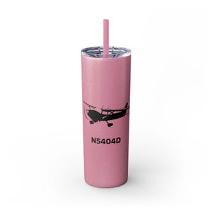 Personalisierter Skinny Tumbler, benutzerdefinierter 20-Unzen-Becher mit Strohhalm, N-Nummernbecher, personalisiertes Trinkgeschirr, anpassbares Bechergeschenk