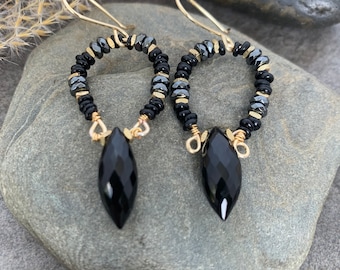 Superbes boucles d'oreilles en perles d'onyx.