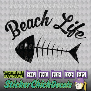 以下が含まれることがあります： スタイリッシュなフォントで「Beach Life」というテキストが書かれた魚の骨格の白黒ベクターグラフィックデザイン。ステッカー、デカール、アイロン接着などにご利用いただけます。