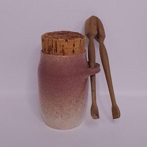 Vintage Frans steengoed Cornichons Augurkpot met kurken deksel en houten tang Vintage Frans keukendecor Simplistisch rustiek decor