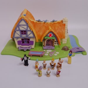 Vintage Polly Pocket Bluebird Disney Sneeuwwitje en de Zeven Dwergen 99% compleet & werkend Speelset huisje